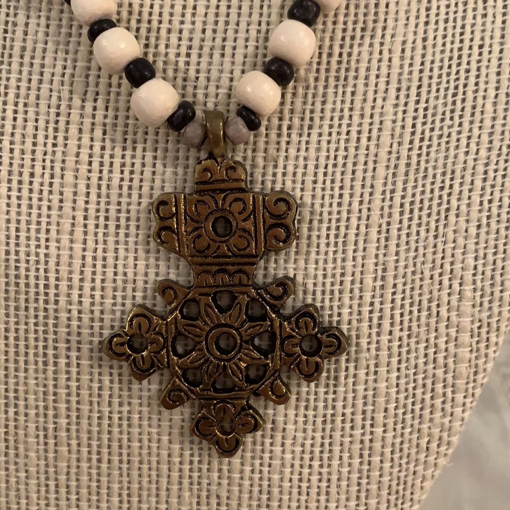 Ivory and gray bead necklace